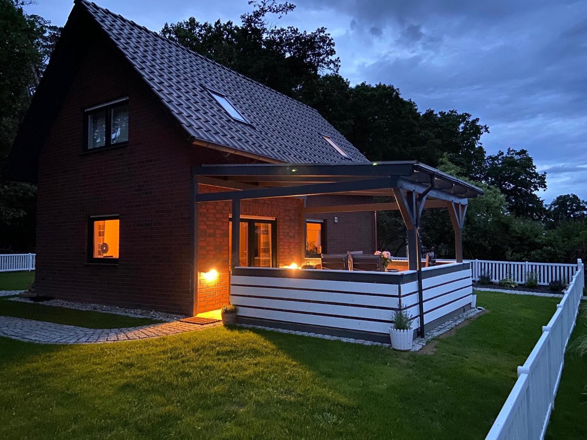 Strandhaus Mathea - Ruhige Lage Direkt Am Fleesensee - Parkplatz, Kamin, Sauna - Familienfreundlich 언터고렌 외부 사진
